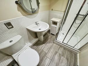Ensuite- click for photo gallery